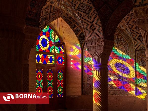 نور و رنگ در مسجد نصیر الملک-شیراز