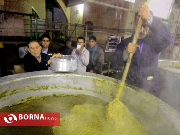 حضورمردم و مسئولان در آیین طبخ و توزیع  80تن آش نذری شیراز