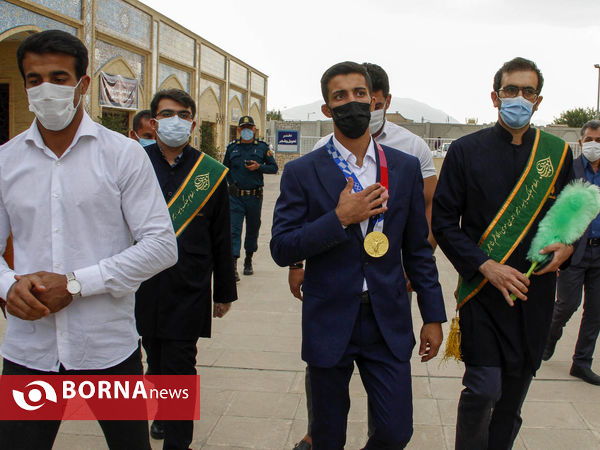 استقبال مردم از قهرمانان فرنگی کار شیرازی