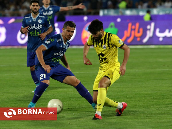 دیدار تیم های فوتبال استقلال- نفت مسجدسلیمان