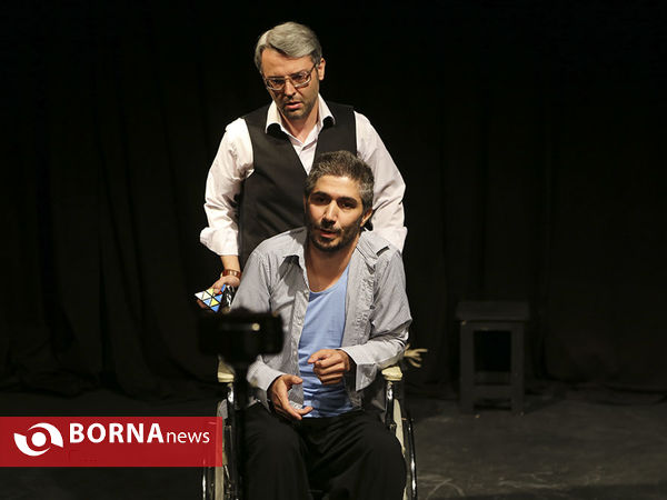 نمایش "اینجا همان جاست"
