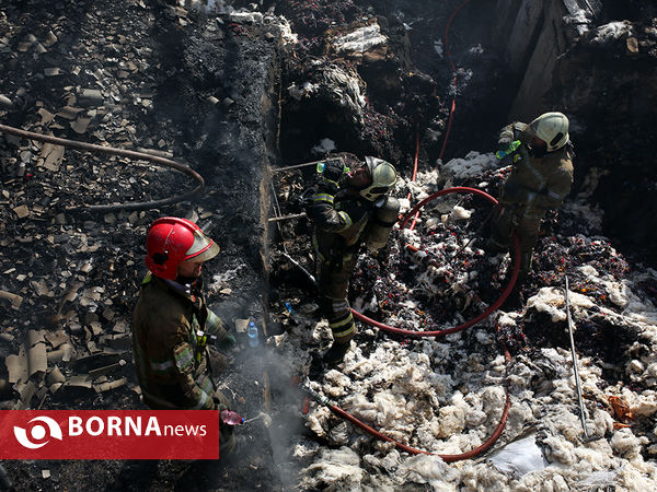 آتش سوزی انبار پنبه در خیابان مولوی تهران