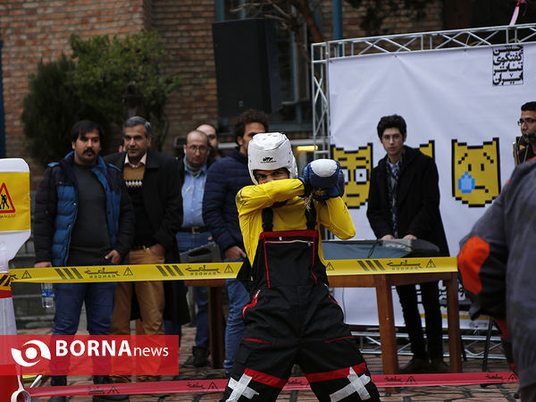 نمایش خیابانی "بوکس"-جشنواره تاتر فجر