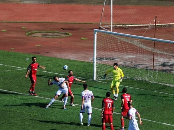 دیدار تیم‌های فوتبال سپیدرود رشت _  ویستاتوربین تهران