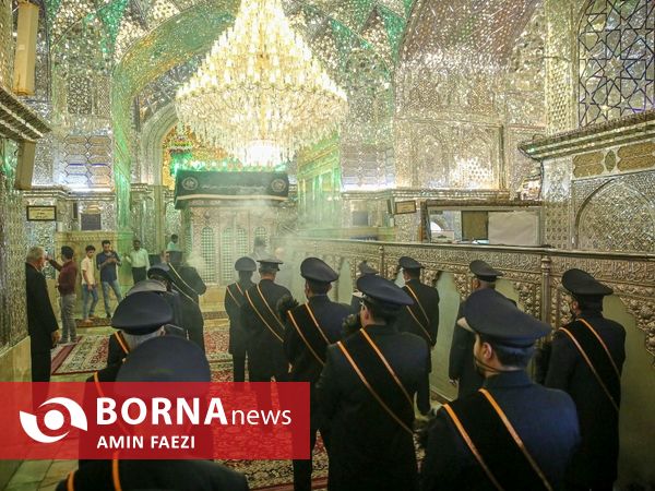 برافراشتن پرچم عزای حسینی در حرم شاهچراغ(ع)
