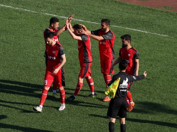 دیدار تیم‌های فوتبال سپیدرود رشت _  ویستاتوربین تهران