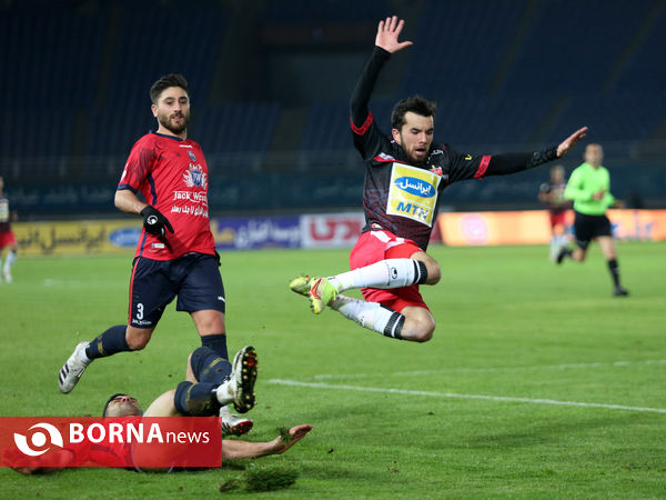 دیدار تیم های پرسپولیس تهران و نساجی مازندران در مشهد