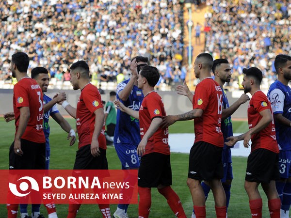 دیدار تیم های فوتبال استقلال 7 تراکتور 1