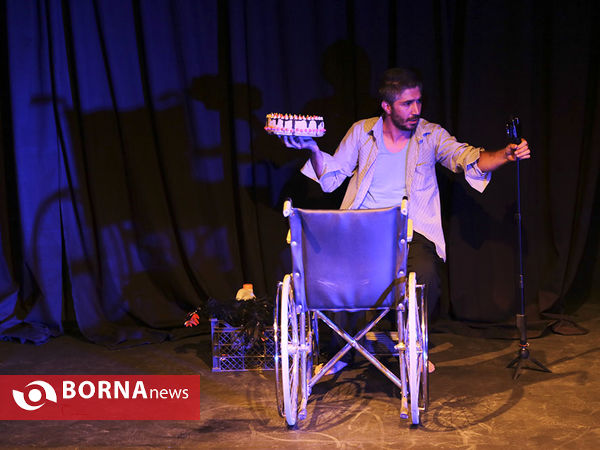 نمایش "اینجا همان جاست"