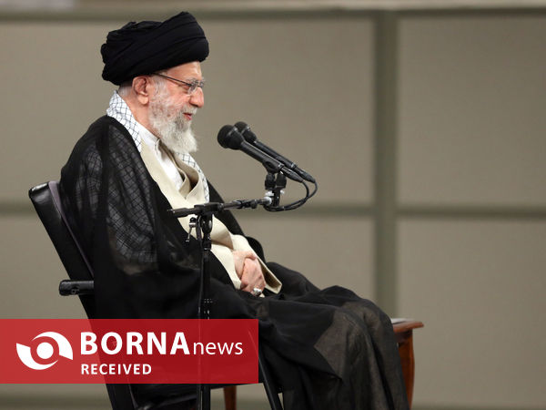 دیدار صدها نفر از مردم استان اصفهان با مقام معظم رهبری