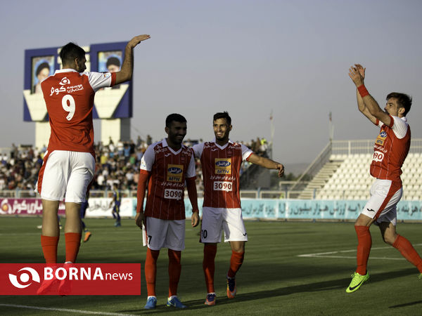 دیدار تیم های گسترش فولاد تبریز و پرسپولیس با برتری شاگردان برانکو