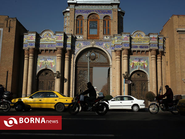 سردر باغ ملی در واپسین روزهای پاییزی تهران