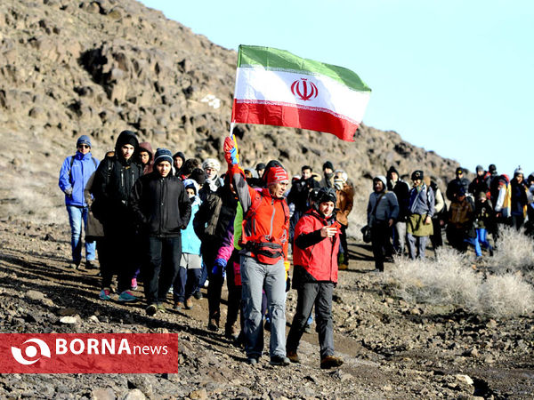 کوهپیمایی خانواده گی در منطقه تخت رستم