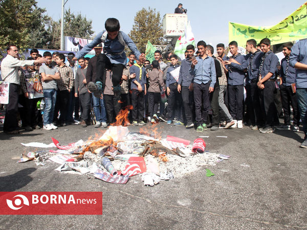 راهپیمایی دانش آموزان، دانشجویان و مردم فارس در یوم الله 13 آبان