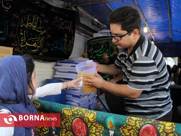 توزیع شربت نذری-تکیه جانثاران ابوالفضل در شیراز