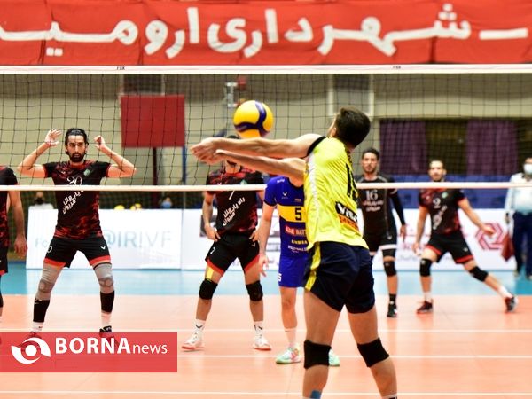 دیدار تیم های والیبال آذرباتری ارومیه و راه یاب ملل مریوان
