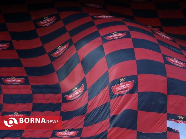 دیدار تیم های فوتبال پرسپولیس -  گل‌گهر