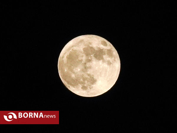 ابرماه توت فرنگی در آسمان تهران