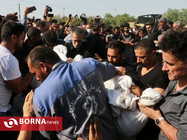 تشییع جانباختگان متروپل در آرامستان آبادان