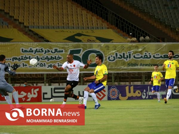 دیدار تیم های فوتبال صنعت نفت - مس رفسنجان