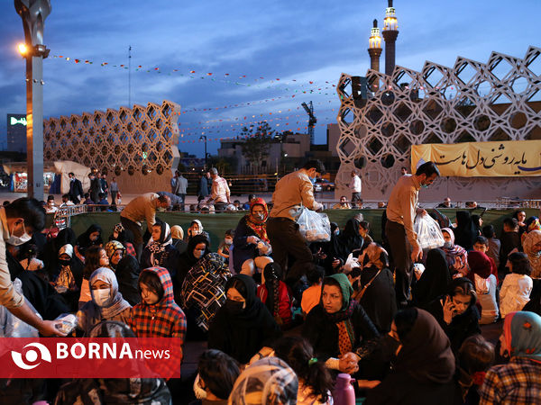 افطاری در میدان امام حسین(ع)
