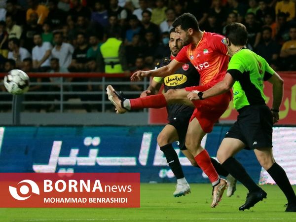 دیدار تیم های فوتبال فولاد - پرسپولیس 