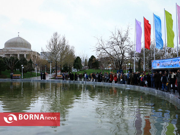 اهدای هشت هزار قطعه ماهی قرمز به مردم در بوستان کوهسنگی