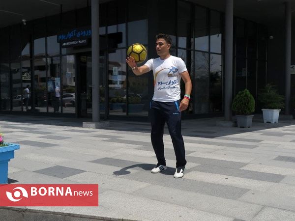 حرکت نمایشی رکوردار روپایی در حمایت از تیم ملی