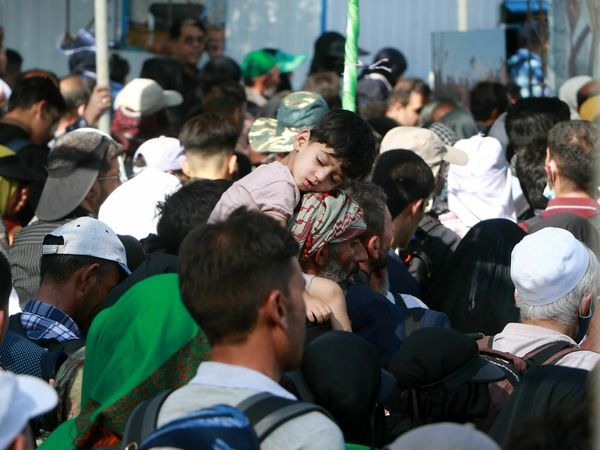 عبور زوار افغانستانی و پاکستانی از مرز شلمچه