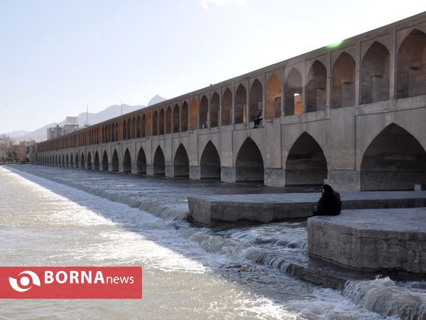 جاری شدن آب در زاینده روز