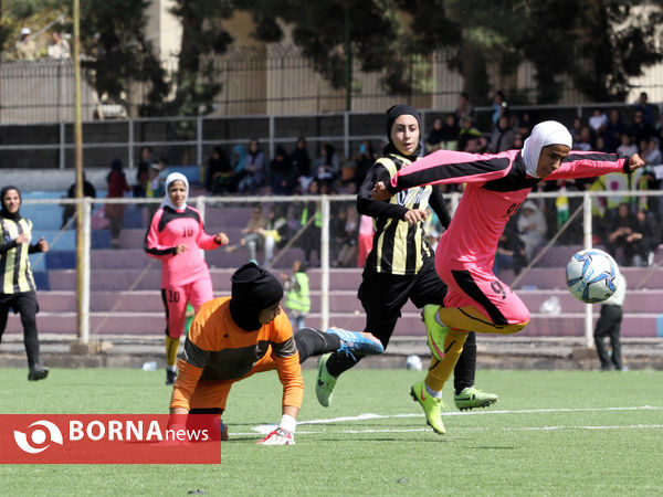 مسابقه فوتبال بانوان قشقایی شیراز - شهرداری بم