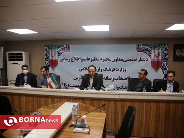 نشست صمیمانه معاون مطبوعاتی وزارت ارشاد با مدیران رسانه های فارس