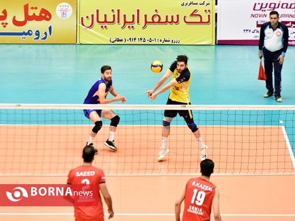 دیدار تیم های والیبال شهرداری ارومیه و آذرباتری ارومیه