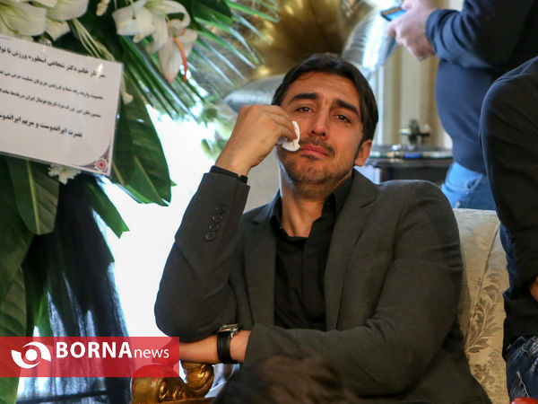حضور بازیکنان استقلال و اهالی فوتبال در منزل مرحوم پورحیدری