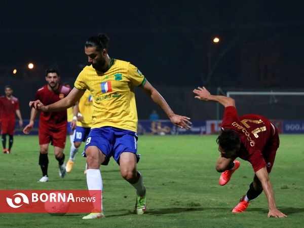 دیدار تیم های فوتبال صنعت نفت - پدیده