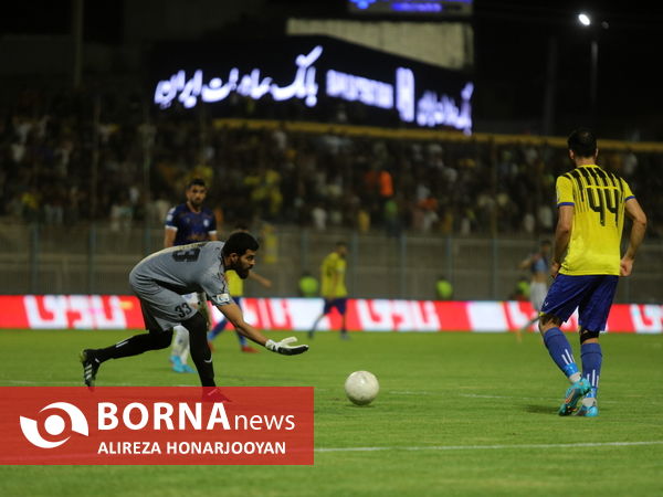 دیدار تیم های فوتبال نفت مسجدسلیمان - استقلال (2)