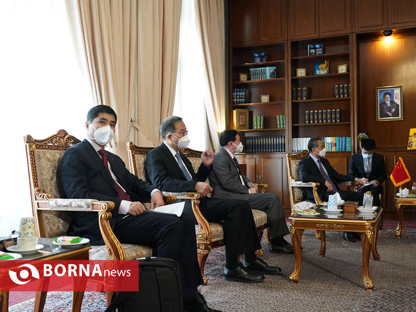 دیدار وزیر خارجه چین در تهران با علی لاریجانی