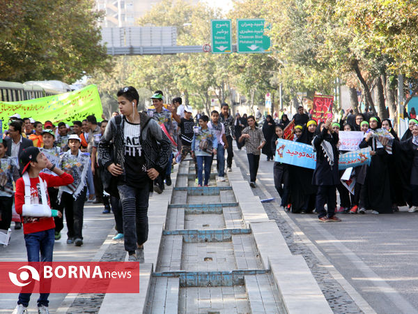 راهپیمایی دانش آموزان، دانشجویان و مردم فارس در یوم الله 13 آبان