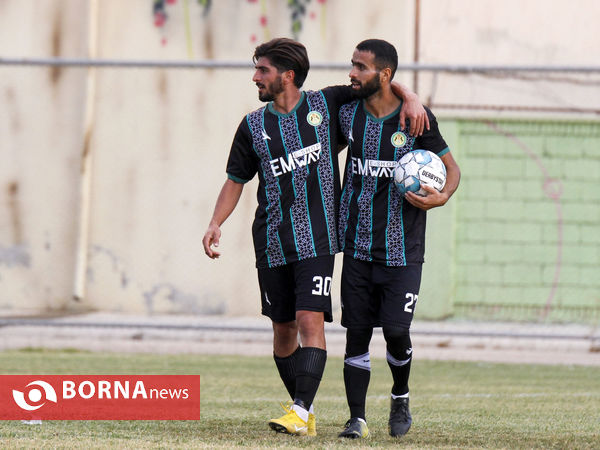 دیدار تیم های قشقایی شیراز و استقلال ملاثانی