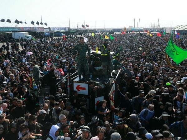 عبور زوار افغانستانی و پاکستانی از مرز شلمچه