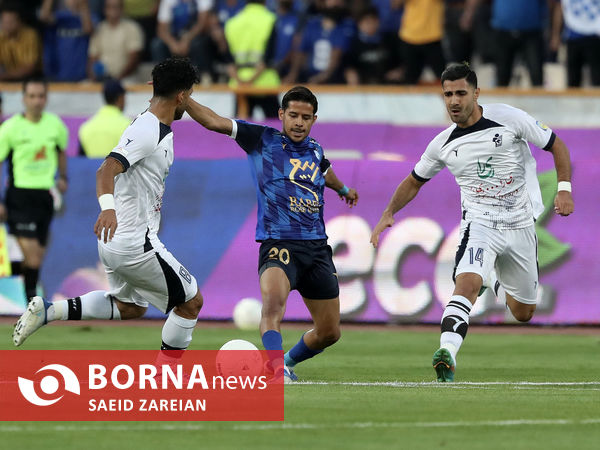 دیدار تیم های قوتبال استقلا ل۰ پیکان