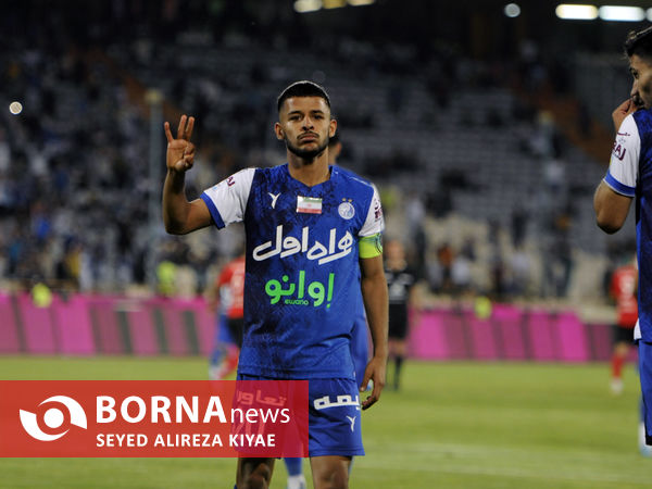 دیدار تیم های فوتبال استقلال 7 تراکتور 1