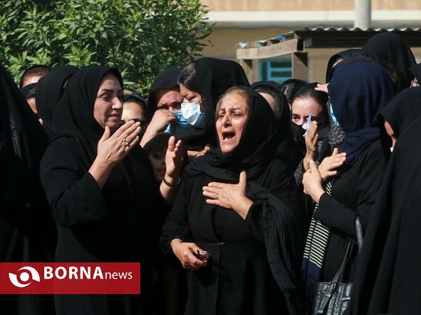 تشییع جانباختگان متروپل در آرامستان آبادان