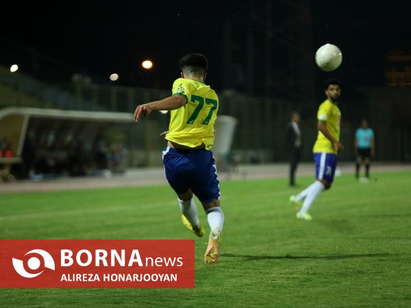 دیدار تیم های فوتبال صنعت نفت - سپاهان