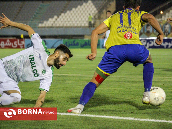 دیدار تیم های فوتبال آلومینیوم اراک-نفت مسجدسلیمان