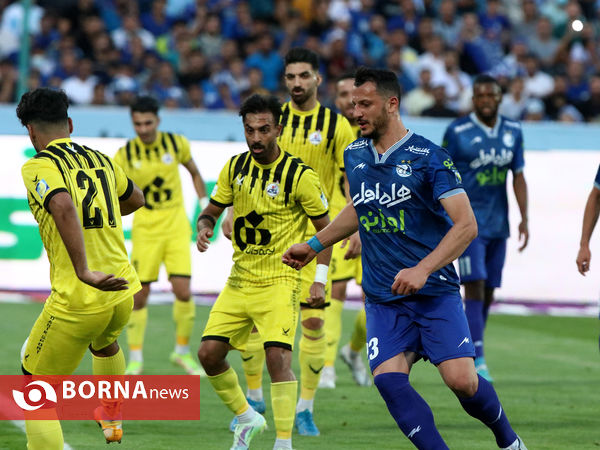 دیدار تیم های فوتبال استقلال- نفت مسجدسلیمان