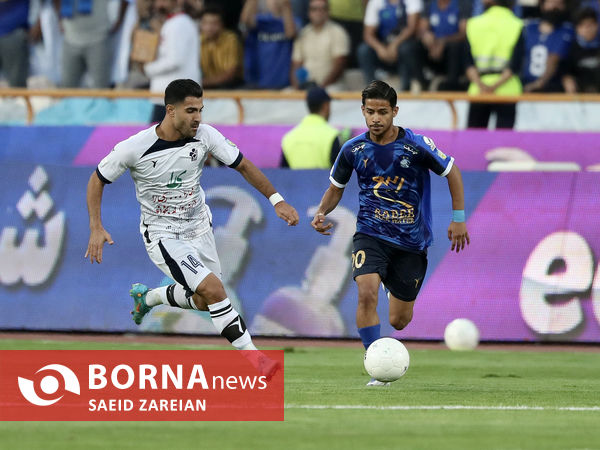 دیدار تیم های قوتبال استقلا ل۰ پیکان