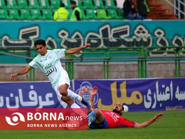 دیدار تیم های فوتبال ذوب آهن - نساجی مازندران