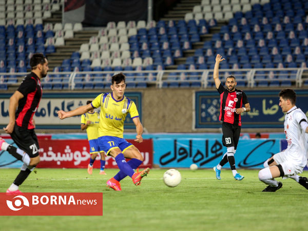 دیدار تیم های پدیده و نفت مسجد سلیمان