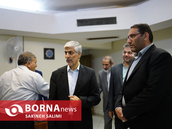  بازدید کیومرث هاشمی از ساختمان شماره ۲ وزارت ورزش و جوانان 